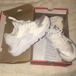 😊SOLD😊Nike Hauarache👟👟